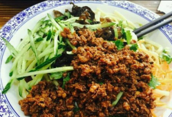炸酱面的做法视频,视频教学让你轻松上手